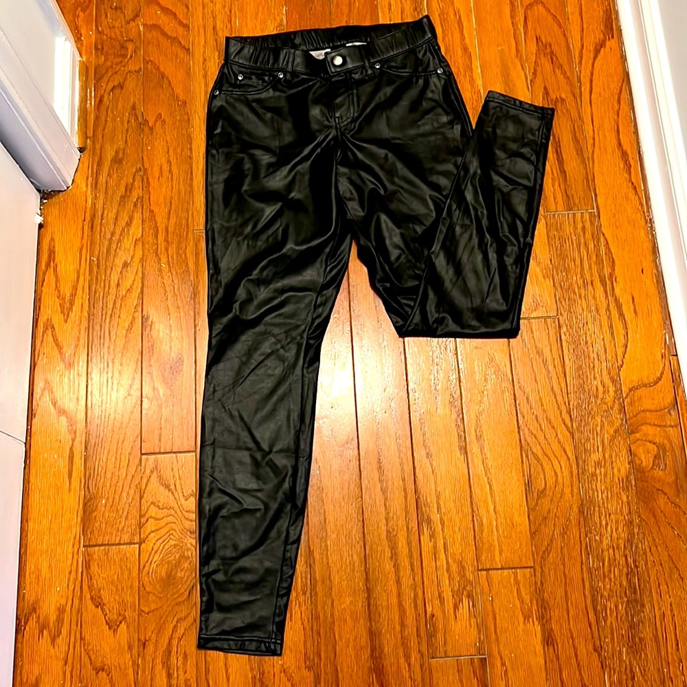 Hue faux leather ankle length pants - stretch waist and size small